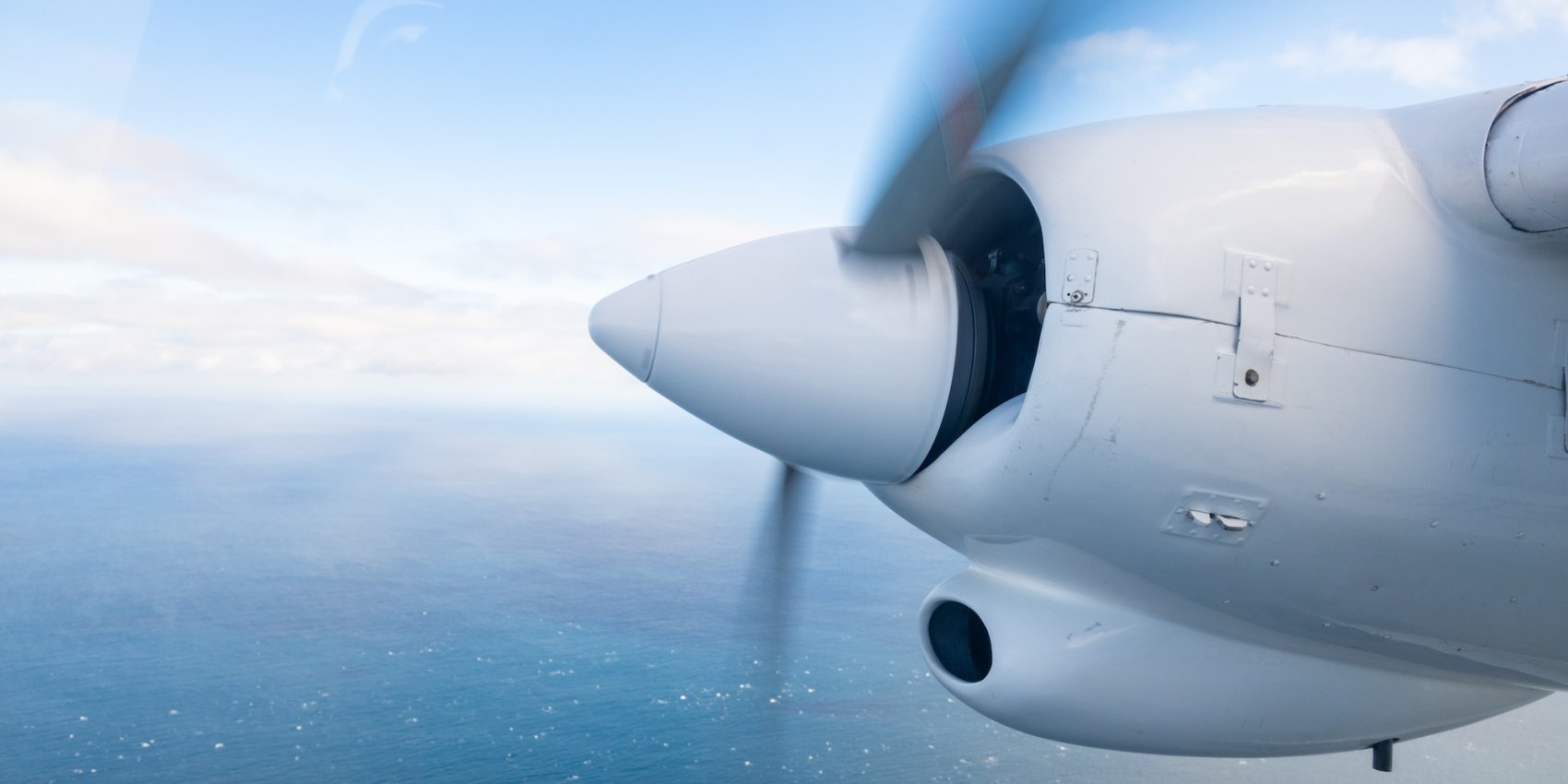 Close-up view of a propeller plane flying over the Pacific Ocean en route to the Galápagos Islands.