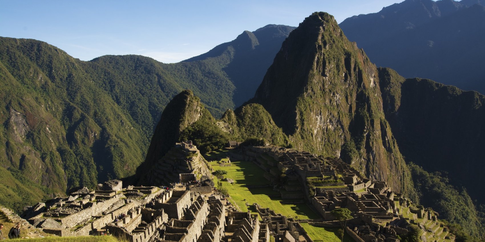Iconic view of Machu Picchu surrounded by Andes Mountains – a popular cultural extension after Galápagos tours.